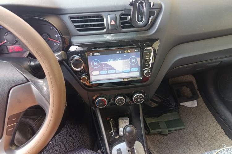 Used Kia K2 2015 Sedan 1.4L Automatic GLS Audio And AC Panel