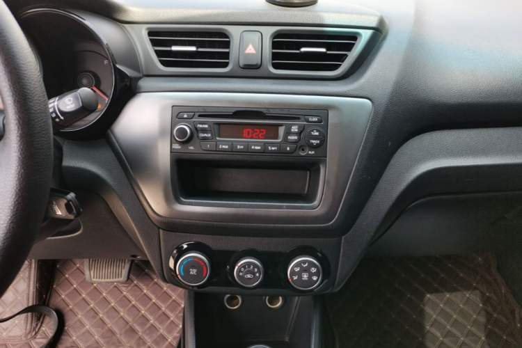Used Kia K2 2015 Sedan 1.4L Automatic GLS Audio And AC Panel