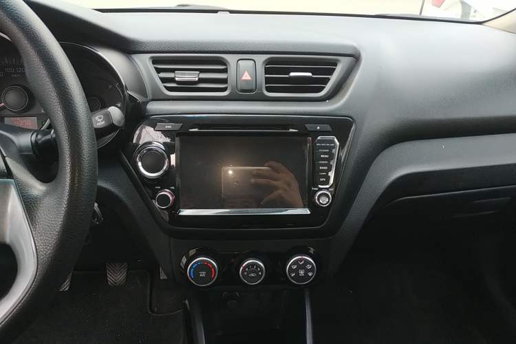 Used Kia K2 2015 Sedan 1.4L MT GLS Audio And AC Panel