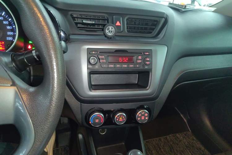 Used Kia K2 2015 Sedan 1.4L Automatic GLS Audio And AC Panel
