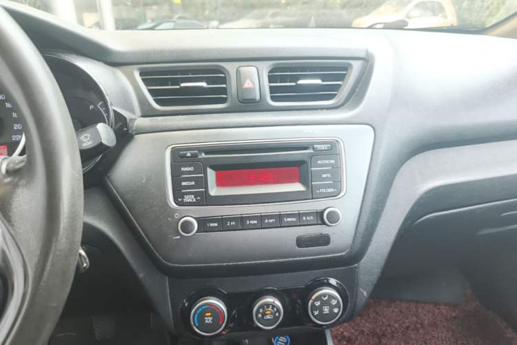 Used Kia K2 2015 Sedan 1.4L MT TOP Audio And AC Panel