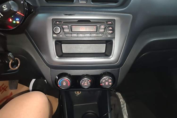 Used Kia K2 2015 Sedan 1.4L MT GLS Audio And AC Panel