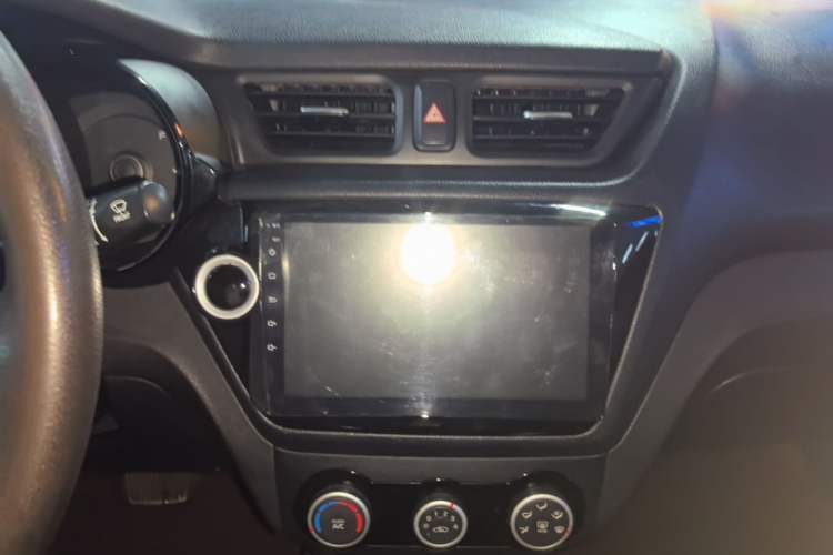 Used Kia K2 2015 Sedan 1.4L Automatic GLS Audio And AC Panel