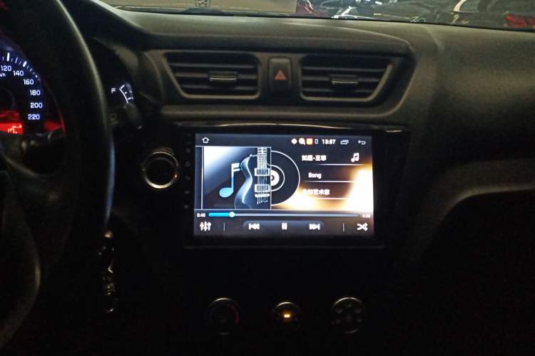 Used Kia K2 2015 Sedan 1.4L Automatic GLS Audio And AC Panel