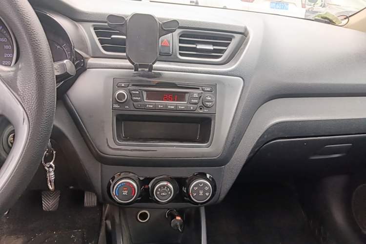 Used Kia K2 2015 Sedan 1.4L MT GLS Audio And AC Panel