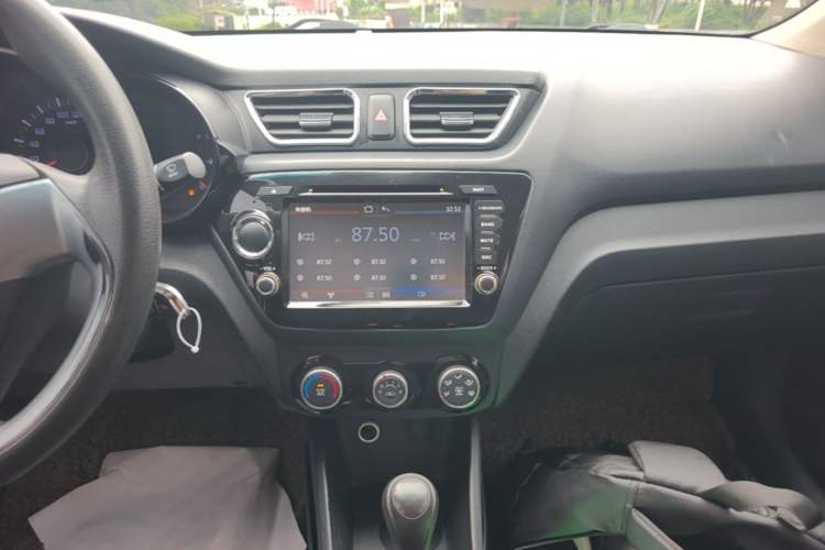 Used Kia K2 2015 Sedan 1.4L Automatic GLS Audio And AC Panel