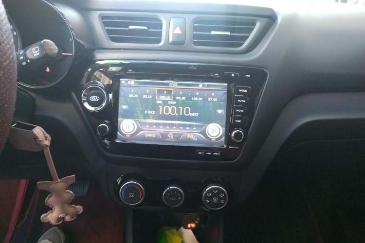 Used Kia K2 2015 Hatchback 1.4L AT GLS Cool Edition Audio And AC Panel