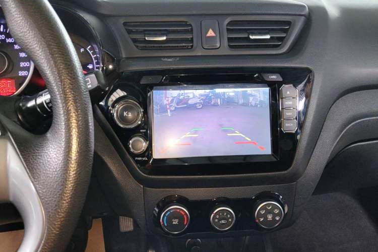 Used Kia K2 2015 Hatchback 1.4L AT GLS Cool Edition Audio And AC Panel