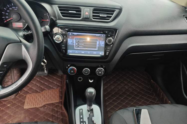Used Kia K2 2015 Sedan 1.4L Automatic GLS Audio And AC Panel