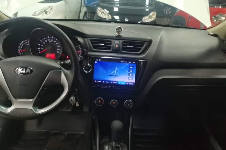 Used Kia K2 2015 Hatchback 1.4L AT GLS Cool Edition Audio And AC Panel