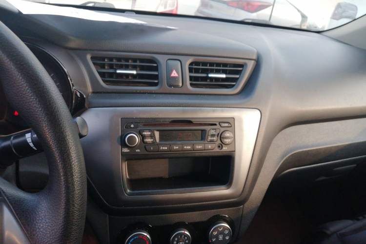 Used Kia K2 2015 Sedan 1.4L Automatic GLS Audio And AC Panel
