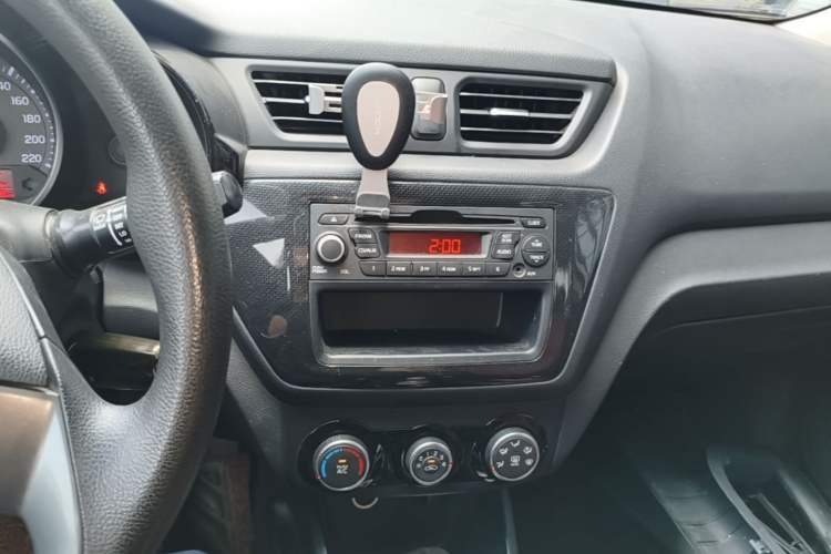 Used Kia K2 2015 Hatchback 1.4L AT GLS Cool Edition Audio And AC Panel
