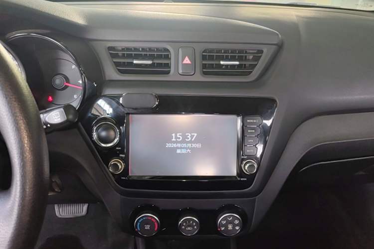 Used Kia K2 2015 Hatchback 1.4L AT GLS Cool Edition Audio And AC Panel