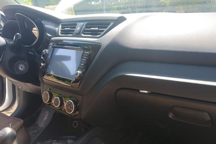 Used Kia K2 2015 Sedan 1.4L MT GLS Audio And AC Panel