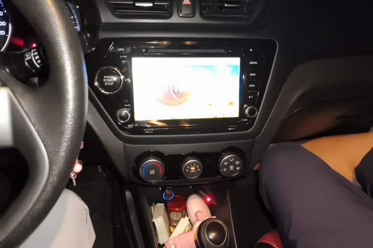 Used Kia K2 2015 Hatchback 1.4L AT GLS Cool Edition Audio And AC Panel