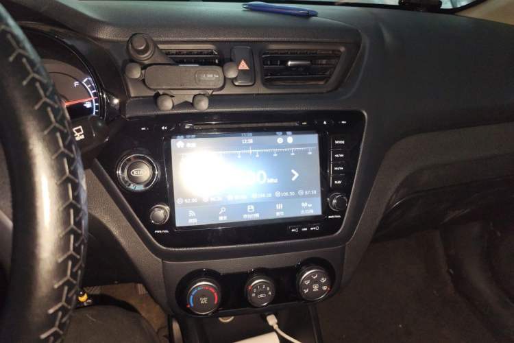 Used Kia K2 2015 Hatchback 1.4L MT GLS Cool Edition Audio And AC Panel