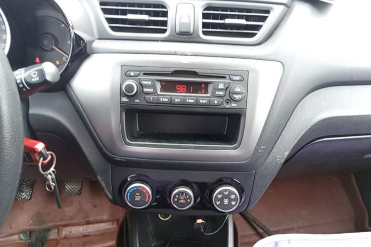 Used Kia K2 2015 Sedan 1.4L MT GLS Audio And AC Panel