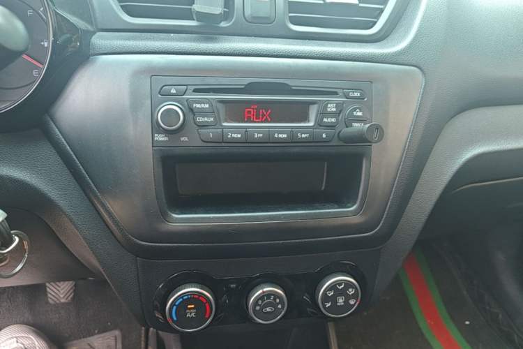Used Kia K2 2015 Sedan 1.4L MT GLS Audio And AC Panel