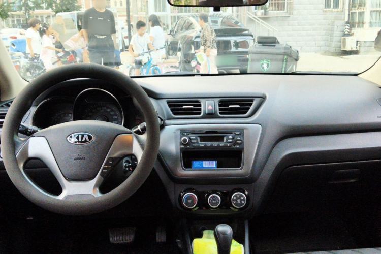 Used Kia K2 2015 Sedan 1.4L Automatic GLS Center Console