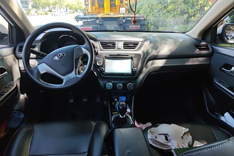 Used Kia K2 2015 Sedan 1.4L MT GLS Center Console