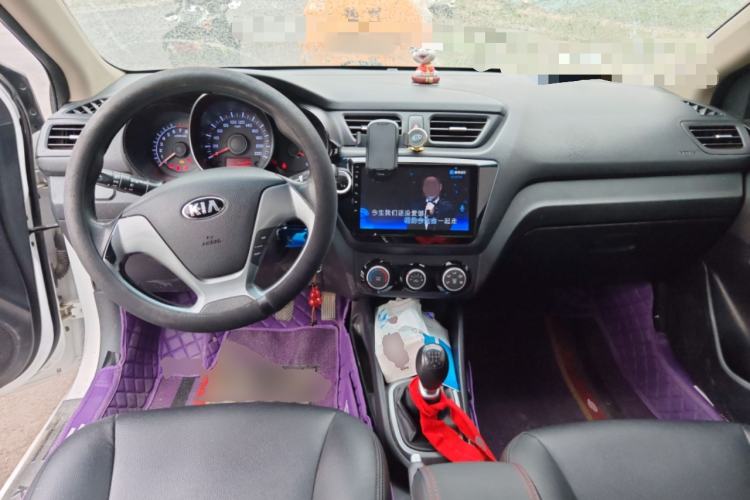Used Kia K2 2015 Sedan 1.4L MT GLS Center Console