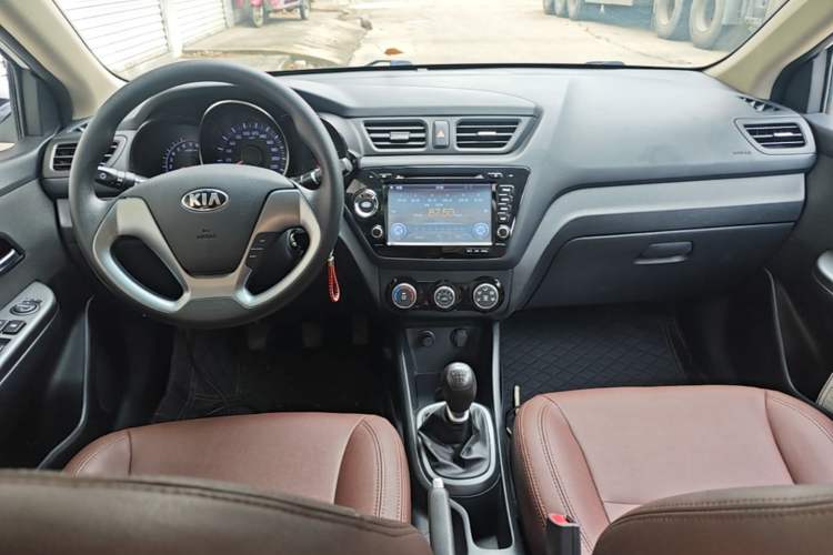 Used Kia K2 2015 Sedan 1.4L MT GLS Center Console