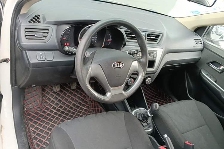 Used Kia K2 2015 Sedan 1.4L MT GLS Center Console
