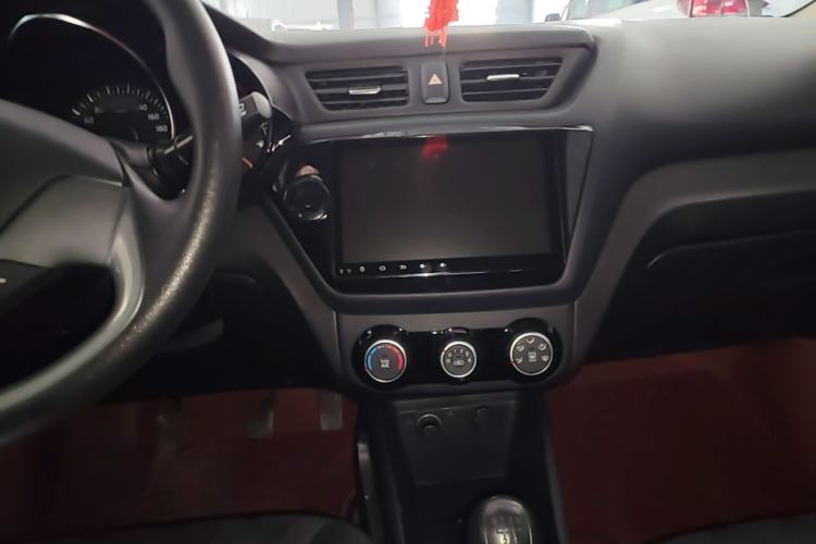 Used Kia K2 2015 Sedan 1.4L MT GLS Center Console