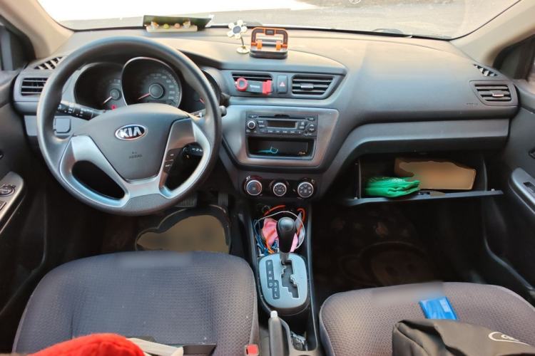 Used Kia K2 2015 Sedan 1.4L Automatic GLS Center Console