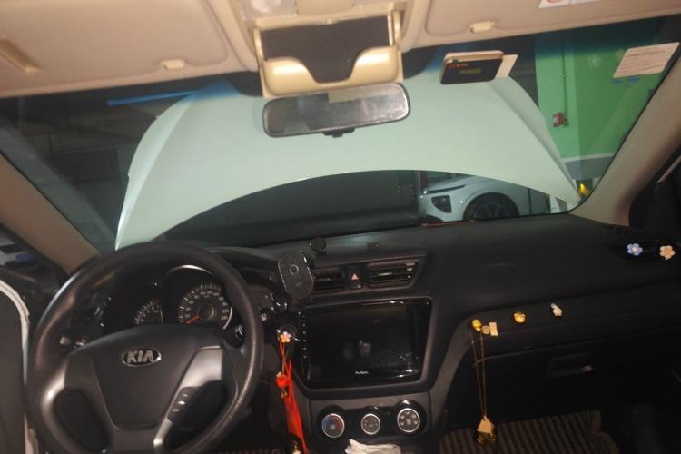 Used Kia K2 2015 Hatchback 1.4L Automatic GLS Center Console