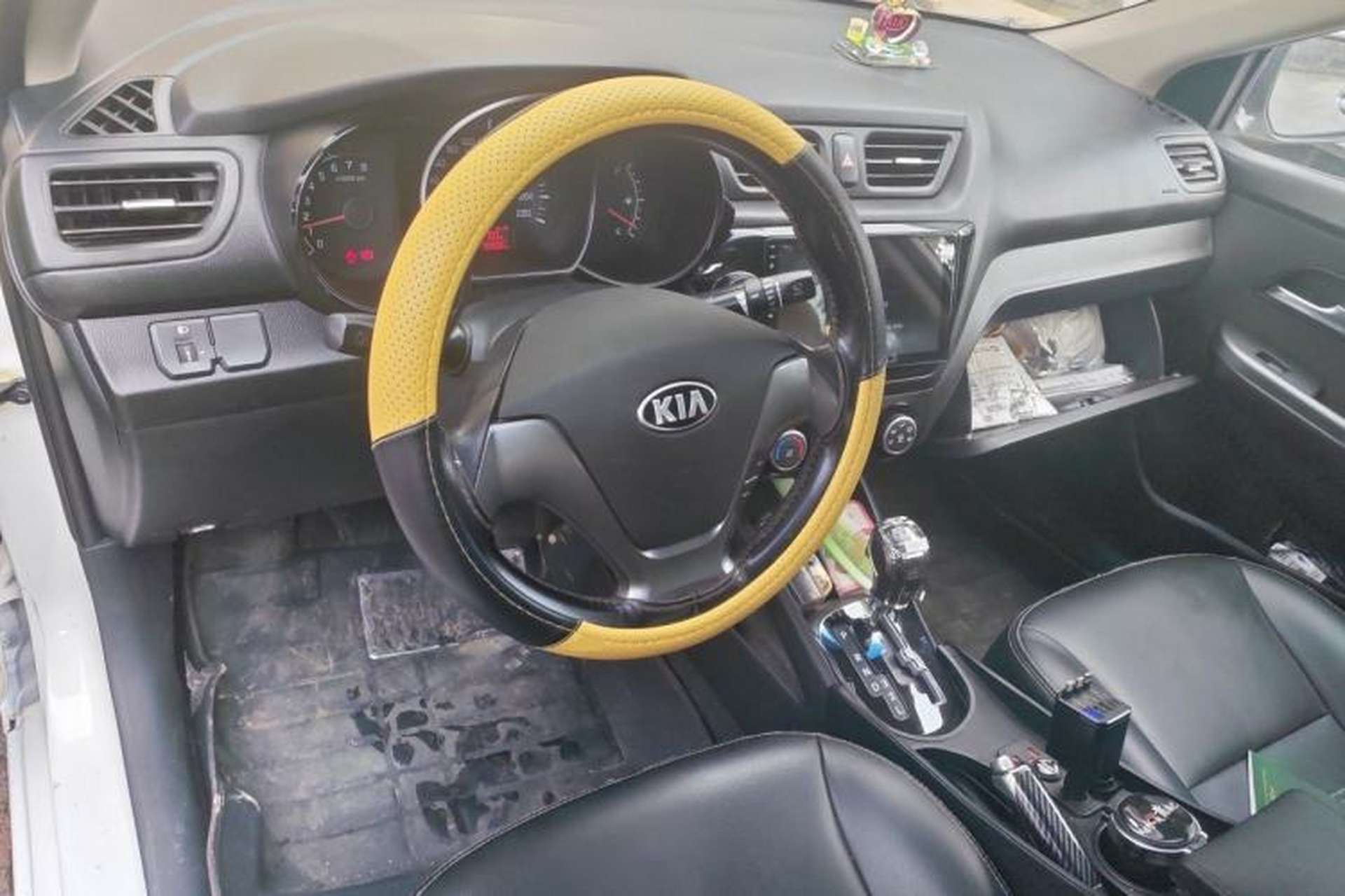 Used Kia K2 2015 Sedan 1.4L Automatic GLS Center Console