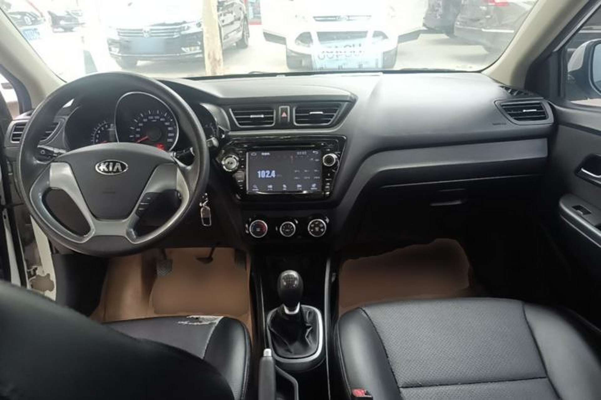Used Kia K2 2015 Sedan 1.4L MT GLS Center Console
