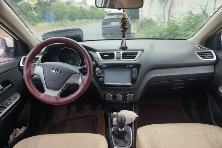 Used Kia K2 2015 Sedan 1.4L MT GLS Center Console