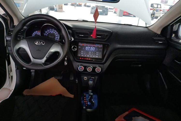 Used Kia K2 2015 Sedan 1.4L Automatic GLS Center Console