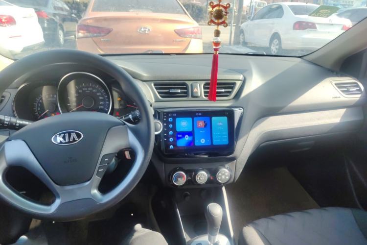 Used Kia K2 2015 Sedan 1.4L Automatic GLS Center Console
