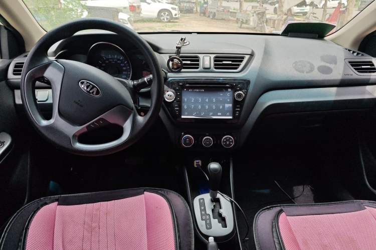 Used Kia K2 2015 Sedan 1.4L Automatic GLS Center Console