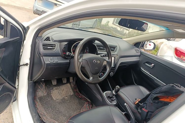 Used Kia K2 2015 Sedan 1.4L MT GLS Center Console