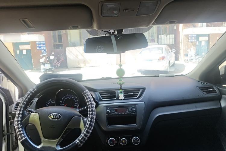 Used Kia K2 2015 Sedan 1.4L Automatic GLS Center Console