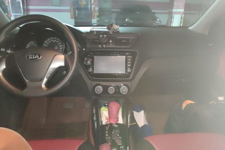 Used Kia K2 2015 Hatchback 1.4L AT GLS Cool Edition Center Console