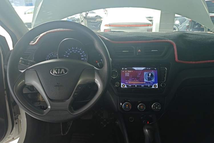 Used Kia K2 2015 Sedan 1.4L Automatic GLS Center Console
