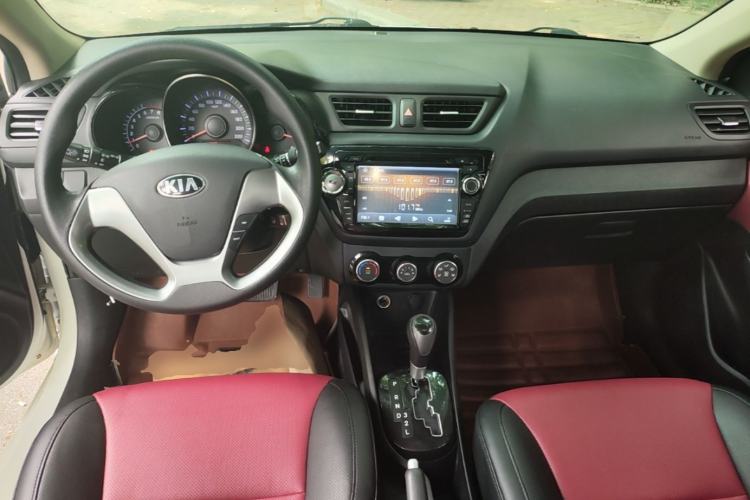 Used Kia K2 2015 Hatchback 1.4L AT GLS Cool Edition Center Console