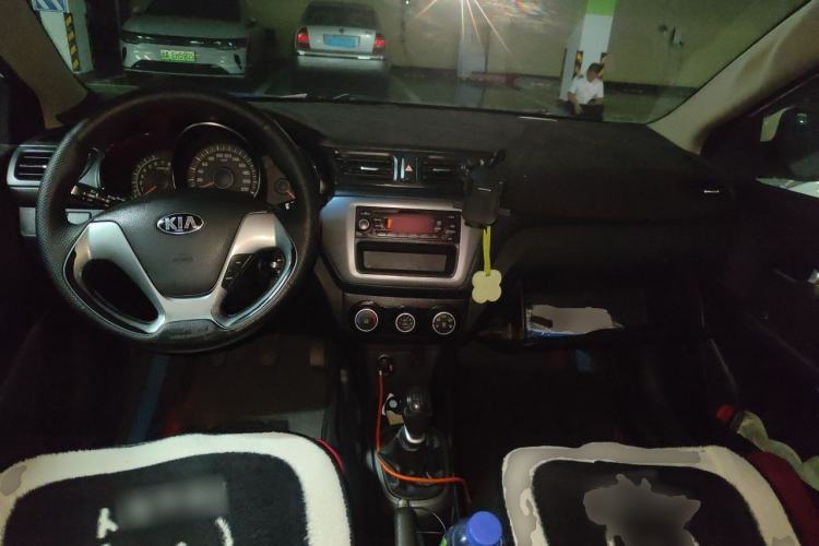 Used Kia K2 2015 Sedan 1.4L MT GLS Center Console