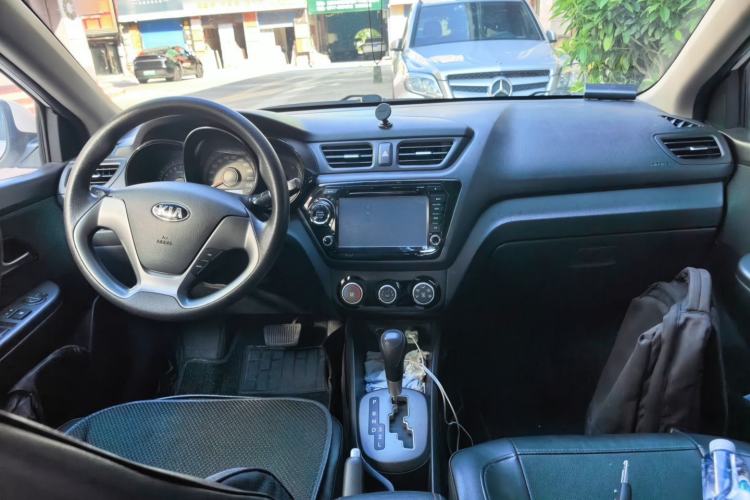 Used Kia K2 2015 Sedan 1.4L Automatic GLS Center Console