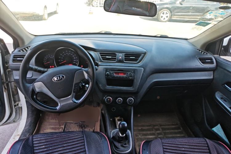 Used Kia K2 2015 Sedan 1.4L MT GLS Center Console
