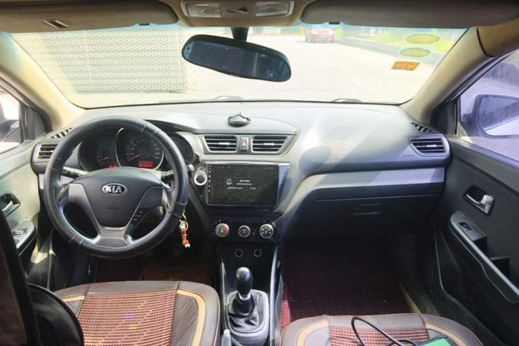 Used Kia K2 2015 Sedan 1.4L MT GLS Center Console