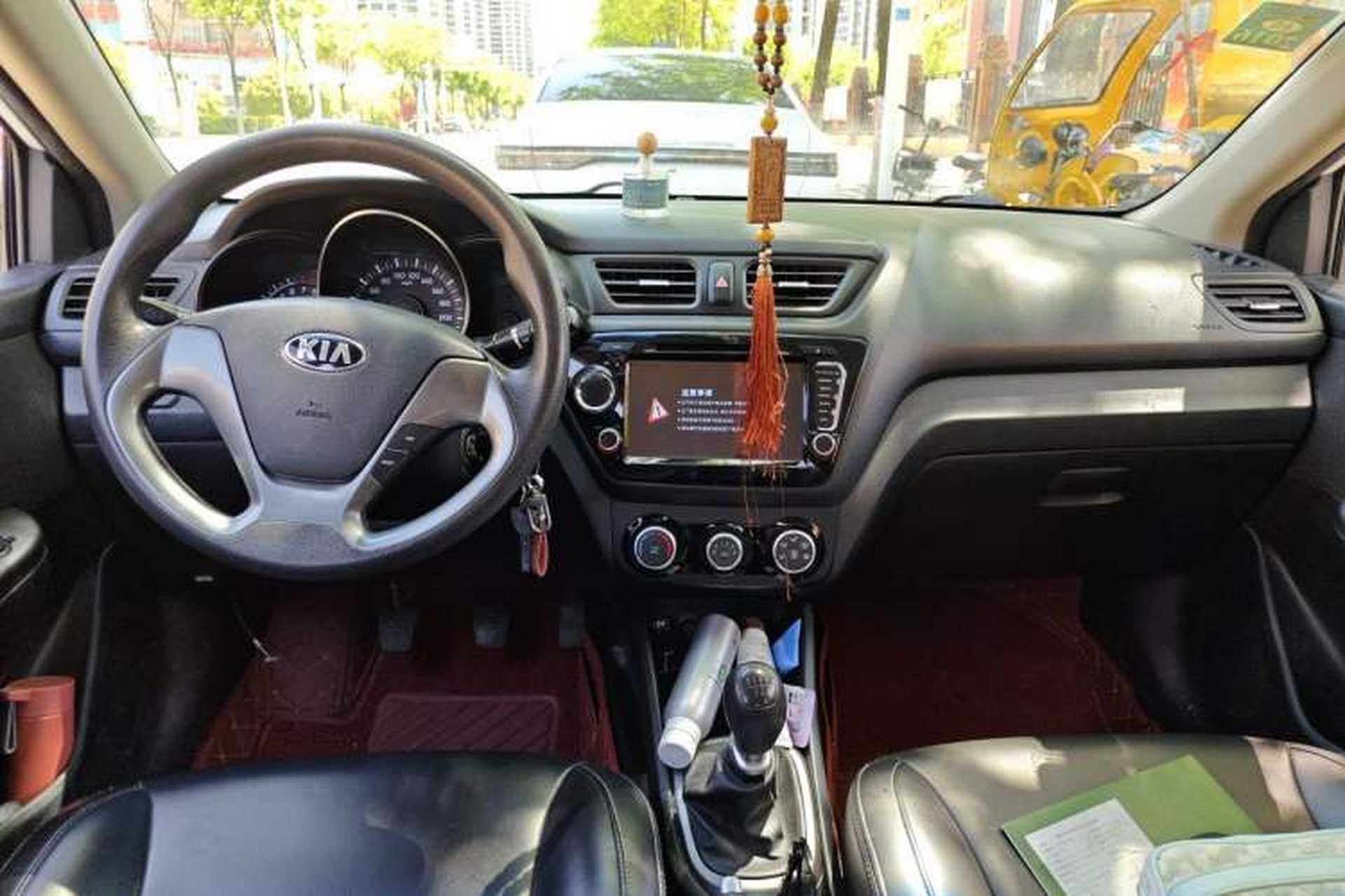 Used Kia K2 2015 Sedan 1.4L MT GLS Center Console