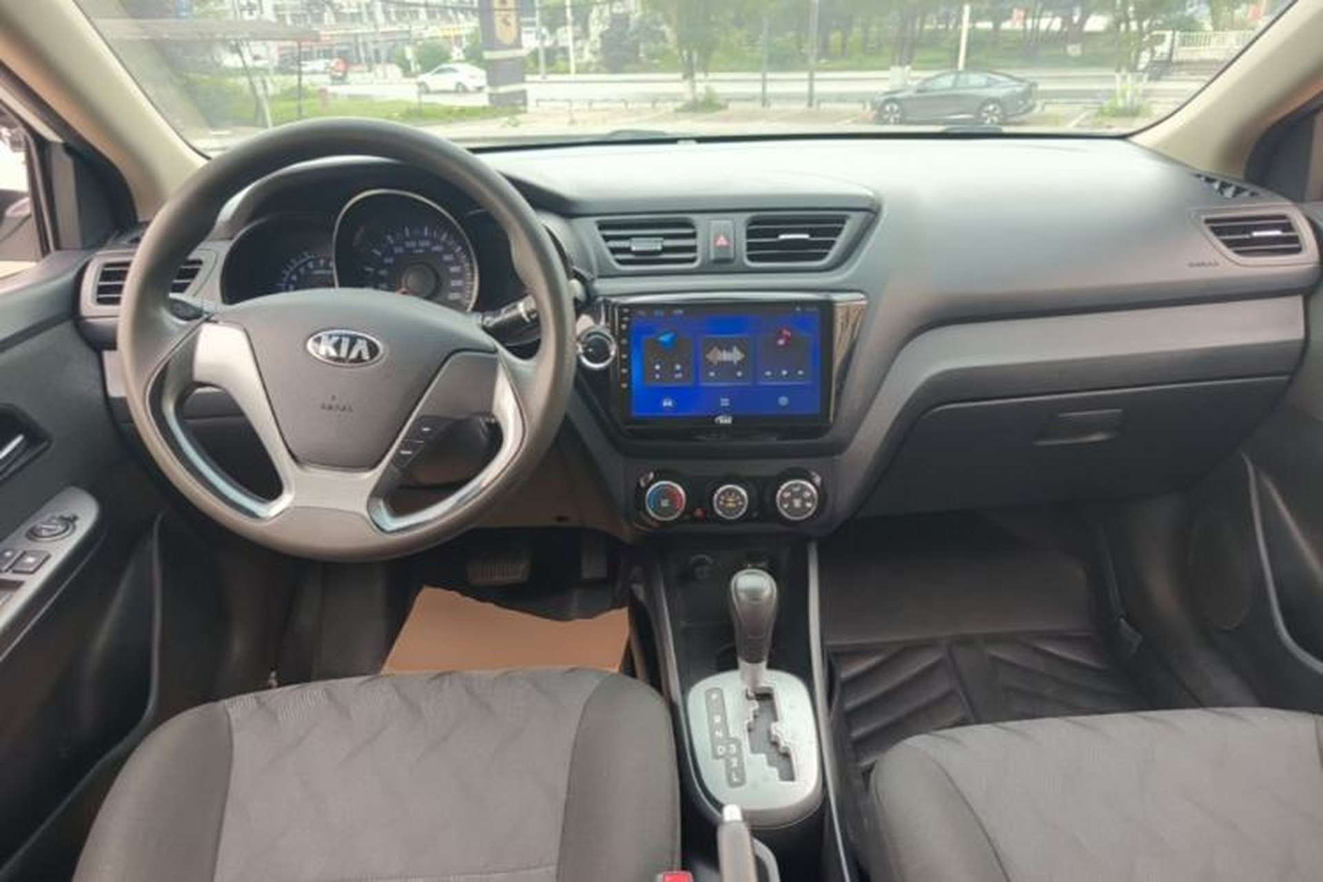 Used Kia K2 2015 Sedan 1.4L Automatic GLS Center Console
