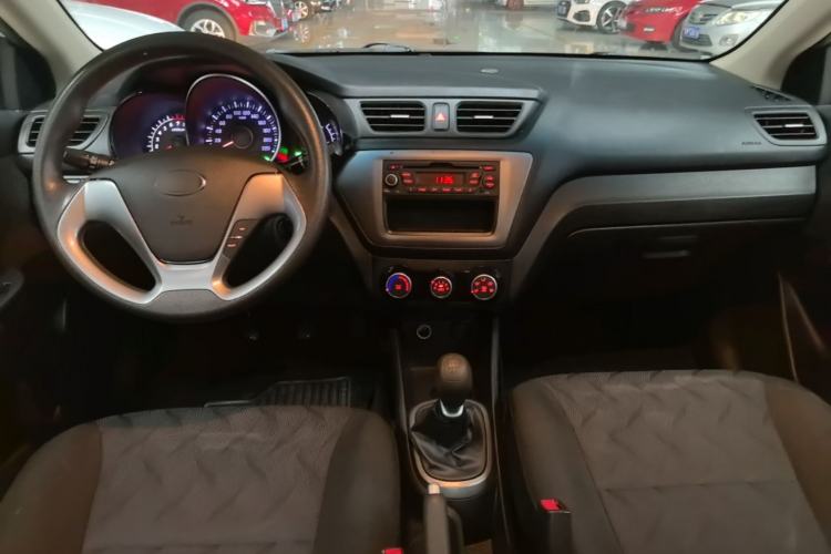 Used Kia K2 2015 Sedan 1.4L MT GLS Center Console