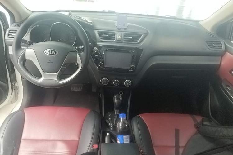 Used Kia K2 2015 Hatchback 1.4L AT GLS Cool Edition Center Console