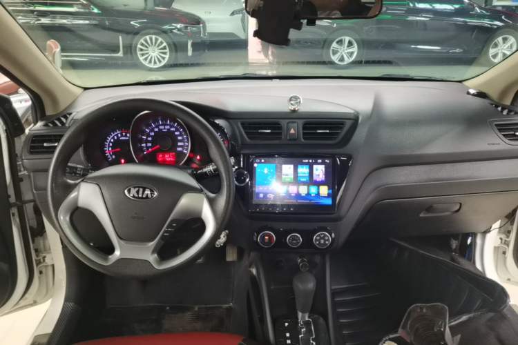 Used Kia K2 2015 Hatchback 1.4L AT GLS Cool Edition Center Console